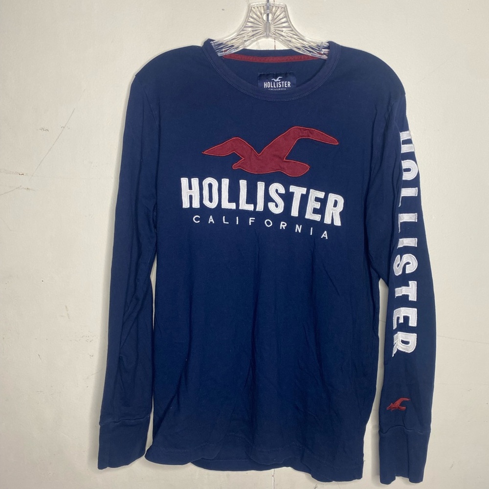 Hollister Men's Dark Blue Long Sleeve Tee with Red Logo